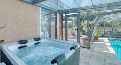 Cosy Apartment with Heated Pool, Near Canal du Midi