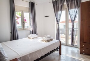 4 bedrooms, iron/ironing board, free WiFi, bed sheets