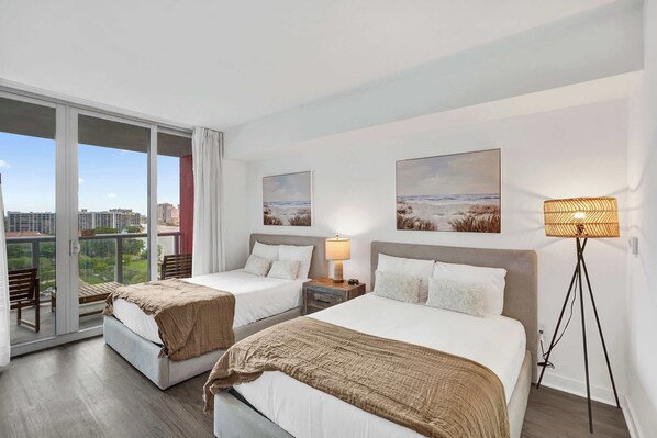 5 habitaciones, tabla de planchar con plancha, wifi y ropa de cama 