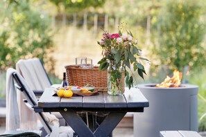 Outdoor dining - Modern Farmhouse on Vineyard w/ Deck, Bocce & Wine Country Views (Sonoma)