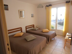 2 bedrooms, iron/ironing board, free WiFi