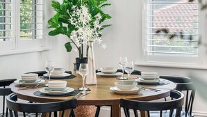 Dining - Stylish Suburban Getaway: Spacious & BBQ in Bayswater (Bayswater)