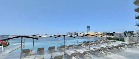 حمّام سباحة خارجي