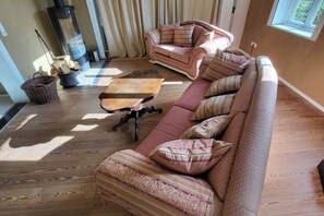 Fireplace, books - Lovely apartment - lots of space (Looft)