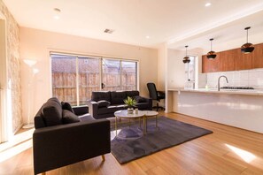 Interior - Light-Filled Werribee Escape (Werribee)