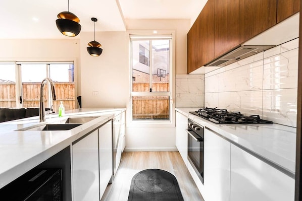 Fridge, microwave, oven, stovetop