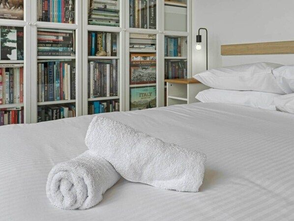 3 bedrooms, iron/ironing board, free WiFi, bed sheets