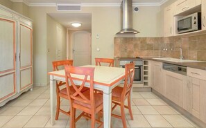 Fridge, microwave, dishwasher, coffee/tea maker