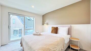 3 室のベッドルーム、アイロン / アイロン台、WiFi、ベッドシーツ