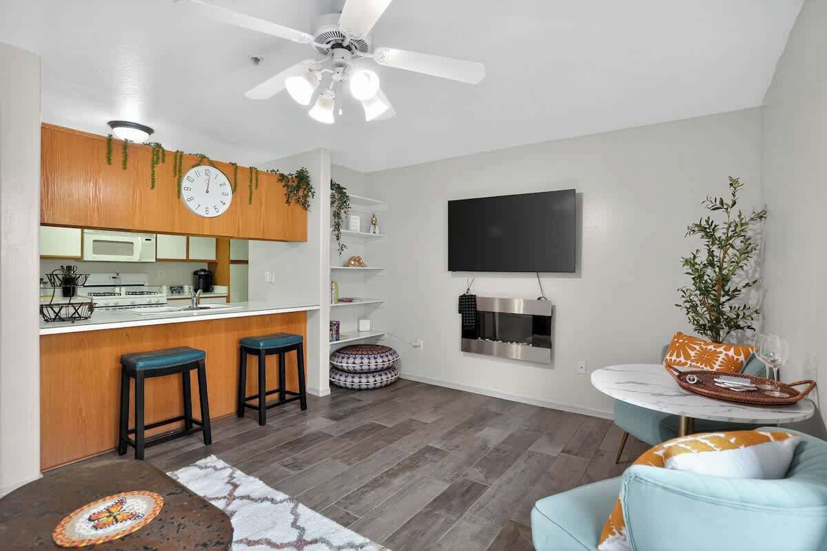 TV, fireplace, offices