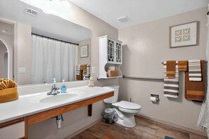 Shower, hair dryer, towels - Bell Rock Casita! King Size Bed w/Cozy Fireplace! (Sedona)