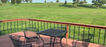 The Getaway on the Green – Spacious Retreat with Golf Course Views