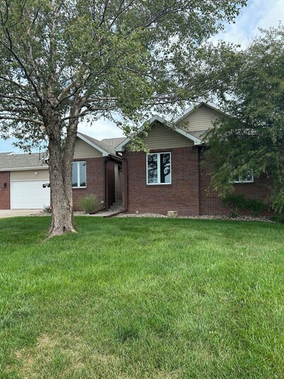 The Getaway on the Green – Spacious Retreat with Golf Course Views