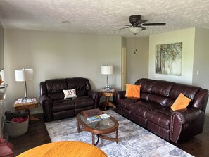 Televisión y chimenea 