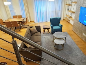 Apartment, 2 Bedrooms, Accessible, Smoking | Living room