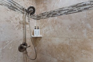 Shower, hair dryer, towels, soap - St. Augustine 3-bed, Walk to Beach, Pool, Hot Tub, Tiki & Golf Green (St. Augustine)