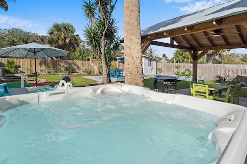 Pool, Hot Tub & Tiki Bar - Dog-Friendly Beach House in St. Augustine