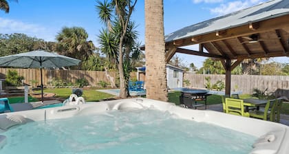 Pool, Hot Tub & Tiki Bar - Dog-Friendly Beach House in St. Augustine