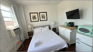 WiFi, bed sheets - DTLA Escape Pad: Traveler's Oasis (Los Angeles)