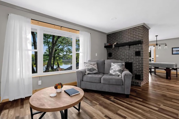 Smart-TV, DVD-spiller, bordtennis og bøker