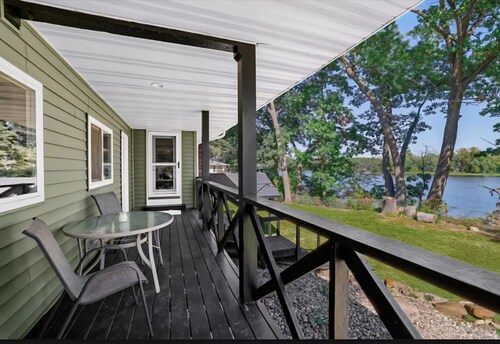 Spacious house w/hot tub & river view