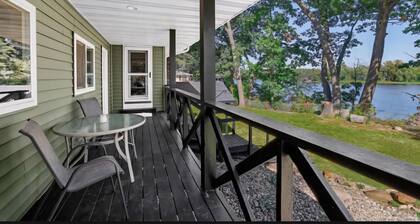 Spacious house w/hot tub & river view