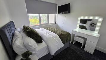 4 bedrooms, iron/ironing board, free WiFi, bed sheets
