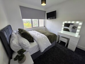 4 chambres, fer et planche à repasser, Wi-Fi gratuit, draps fournis