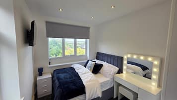 4 soverom, strykejern/-brett, wi-fi (inkludert) og sengetøy