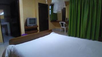 Deluxe Double Room, City View | Free WiFi, bed sheets
