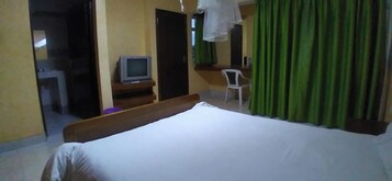 Deluxe Double Room, City View | WiFi (free), bed sheets