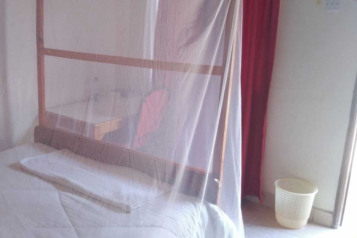 Quarto casal standard, vista para a cidade | Wi-Fi de cortesia, roupa de cama