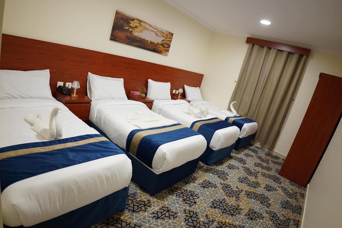 Zimmersafe, Schreibtisch, laptopgeeigneter Arbeitsplatz