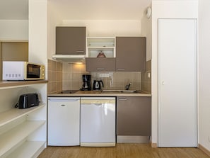 Fridge, microwave, dishwasher, coffee/tea maker
