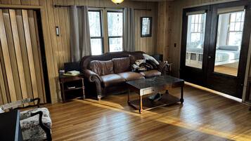 Smart TV, books, stereo