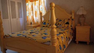 2 bedrooms, iron/ironing board, WiFi, bed sheets