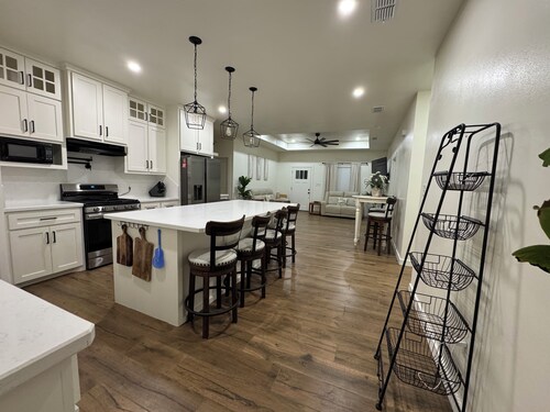 Charming 3-bedroom house in Brownsville Cozy and comfortable modern farmhouse.