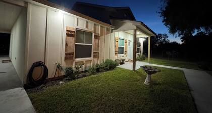Charming 3-bedroom house in Brownsville Cozy and comfortable modern farmhouse.