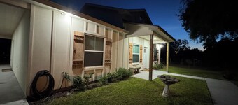 Charming 3-bedroom house in Brownsville Cozy and comfortable modern farmhouse.