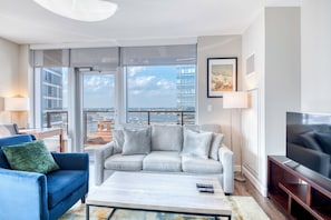 Apartamento superluxo, sacada, vista para a cidade | Área de estar