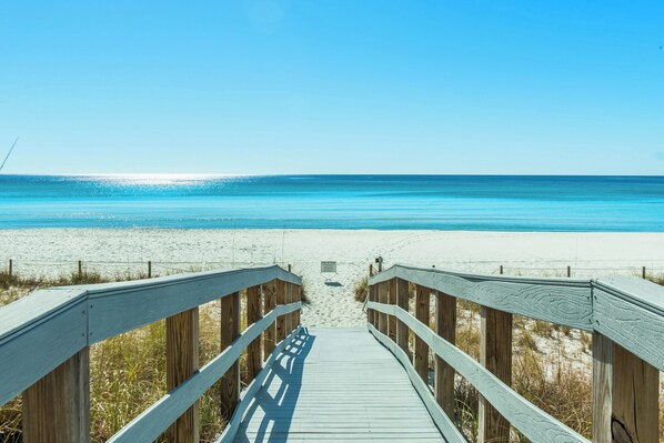 On the beach - 🏖️BeachFront-Balcony-Heated Pool-Ocean Reef 1105🏖️ (Panama City Beach)
