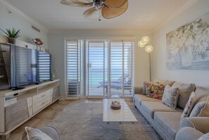 Smart TV - 🏖️BeachFront-Balcony-Heated Pool-Ocean Reef 1105🏖️ (Panama City Beach)