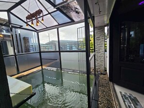 Spa - The Studio of Praise (Gasparillo)