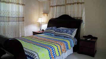 5 bedrooms, iron/ironing board, WiFi, bed sheets