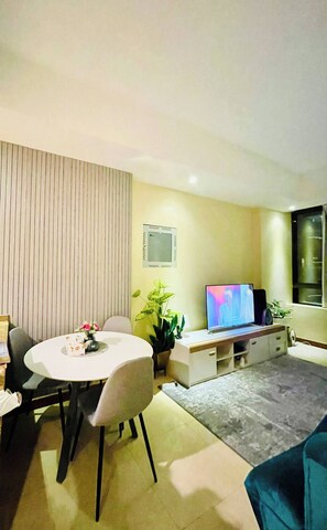 Departamento, varias habitaciones, para fumadores | Comedor