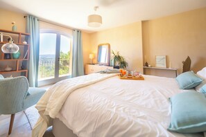 3 chambres, fer et planche à repasser, Wi-Fi gratuit, draps fournis