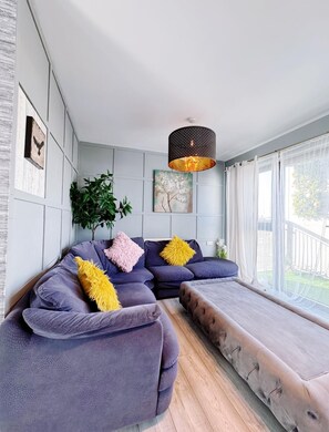 Living area - Modern Unit Near Canary Wharf (London)