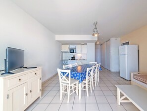 Frigorifero, microonde, lavastoviglie, macchina per tè/caffè