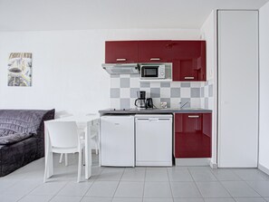 Fridge, microwave, dishwasher, coffee/tea maker
