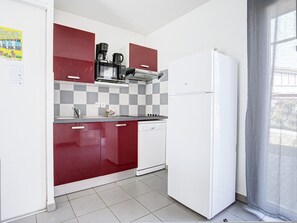 Fridge, microwave, dishwasher, coffee/tea maker